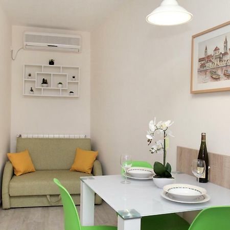 Apartments Viki Трогір Екстер'єр фото