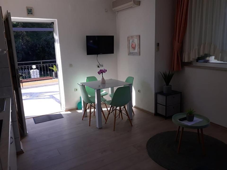 Apartments Viki Трогір Екстер'єр фото