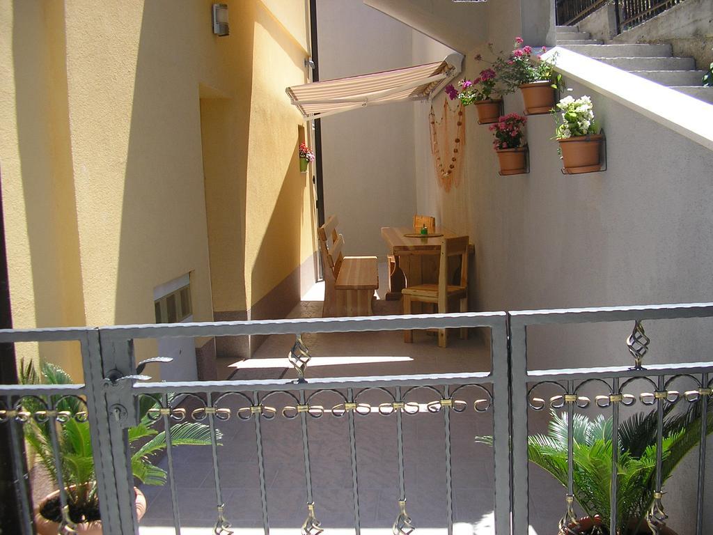Apartments Viki Трогір Екстер'єр фото