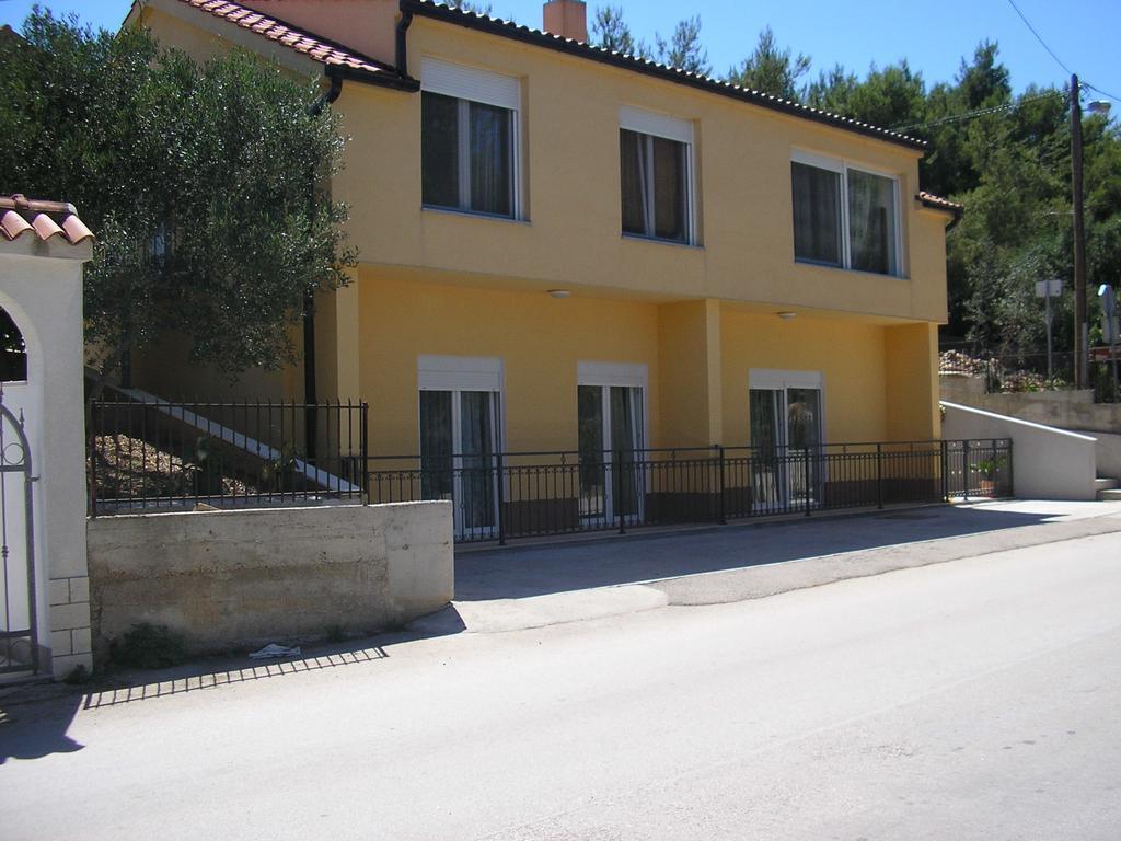 Apartments Viki Трогір Екстер'єр фото