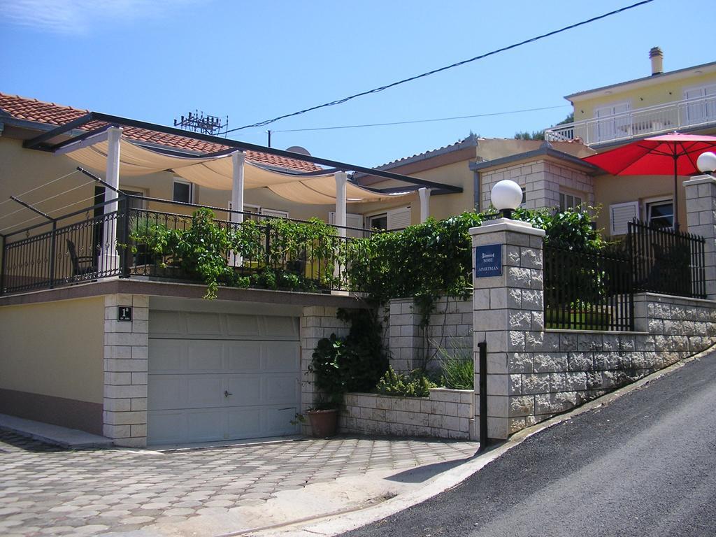 Apartments Viki Трогір Екстер'єр фото