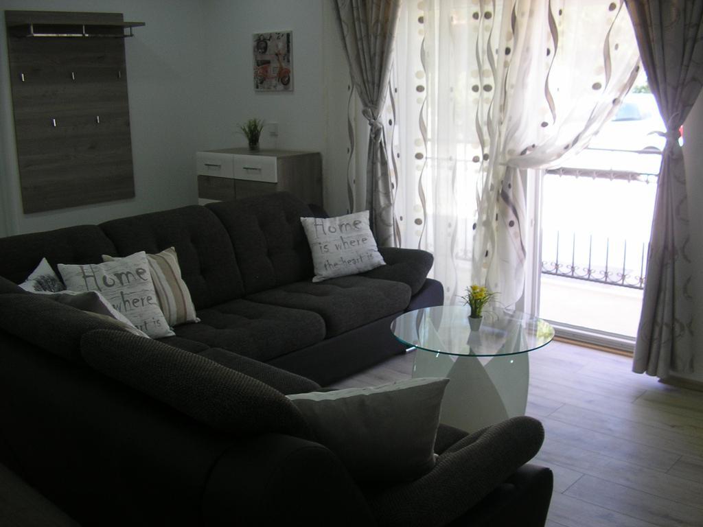 Apartments Viki Трогір Екстер'єр фото