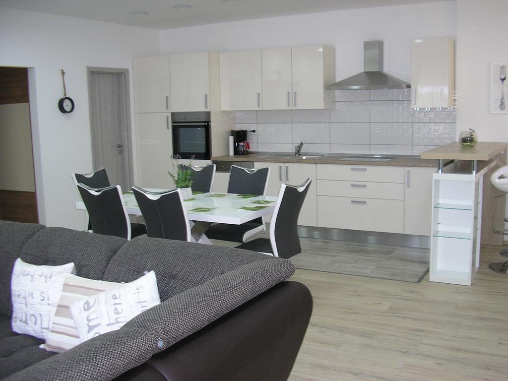Apartments Viki Трогір Екстер'єр фото