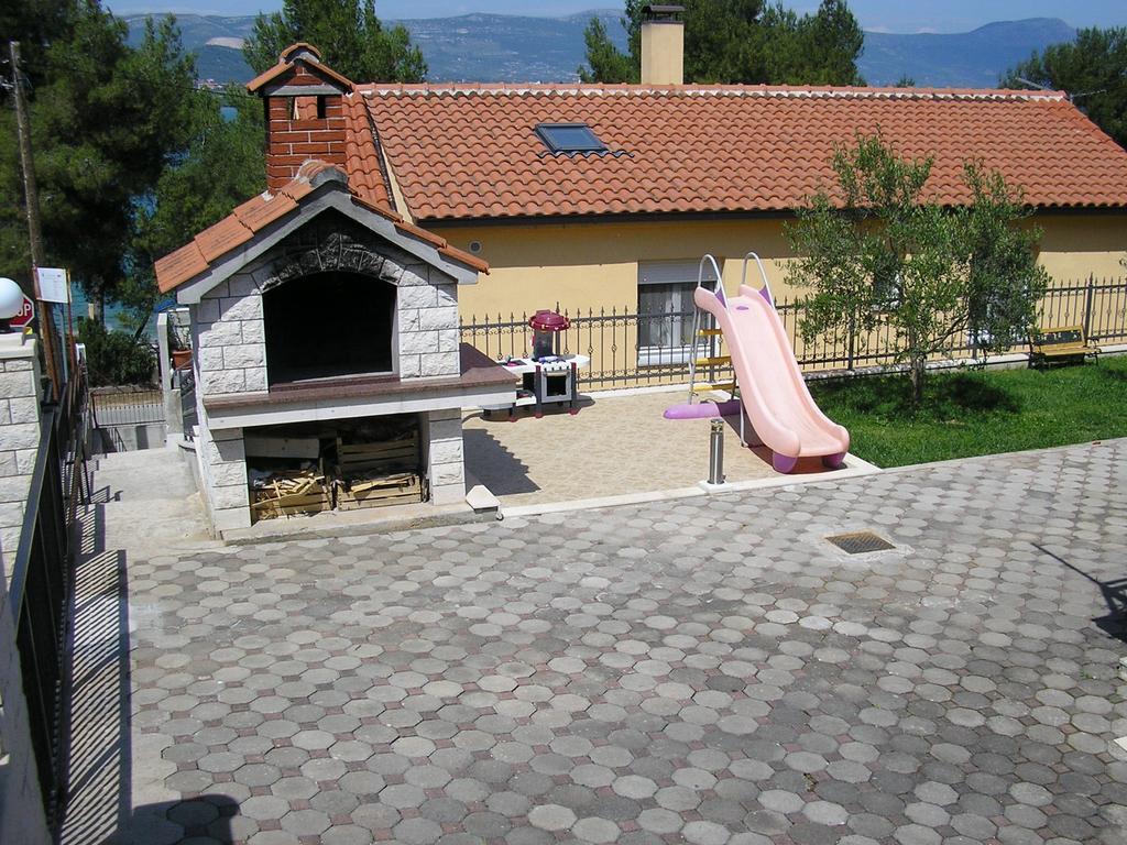 Apartments Viki Трогір Екстер'єр фото