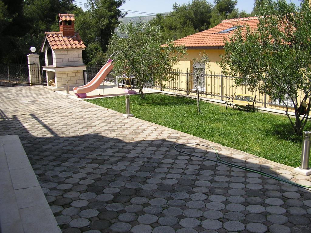 Apartments Viki Трогір Екстер'єр фото