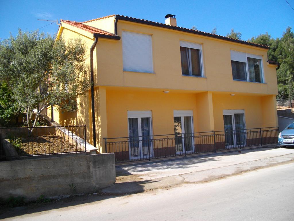 Apartments Viki Трогір Екстер'єр фото