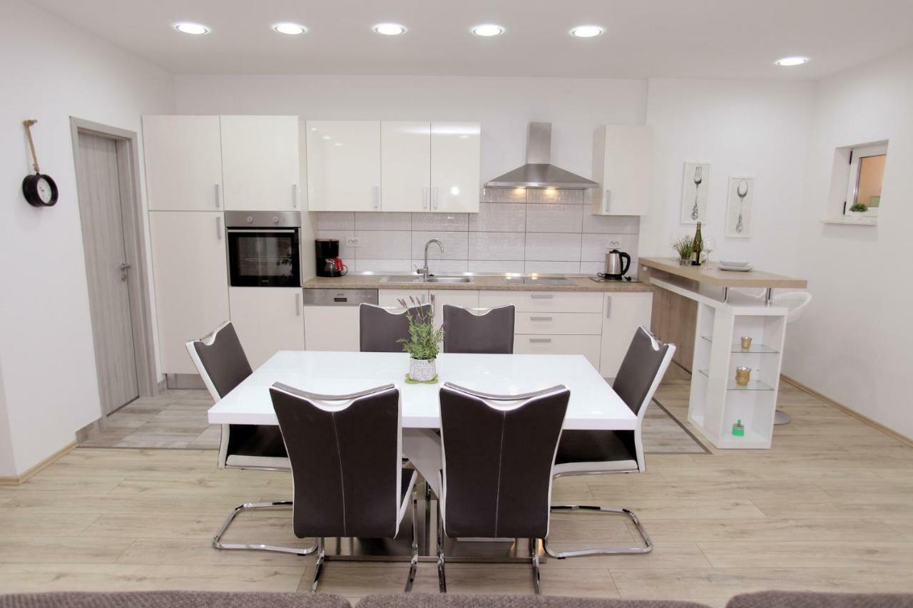 Apartments Viki Трогір Екстер'єр фото