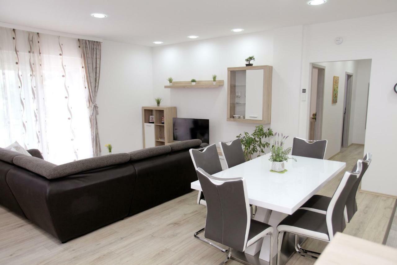 Apartments Viki Трогір Екстер'єр фото