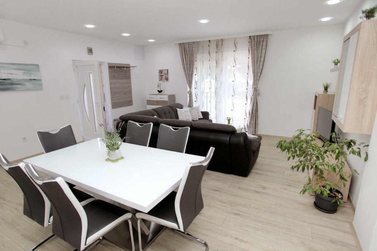 Apartments Viki Трогір Екстер'єр фото