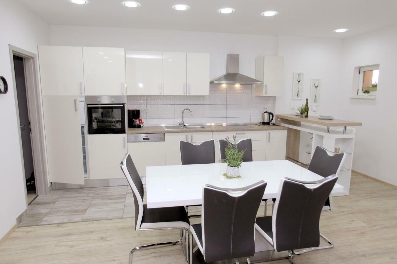 Apartments Viki Трогір Екстер'єр фото