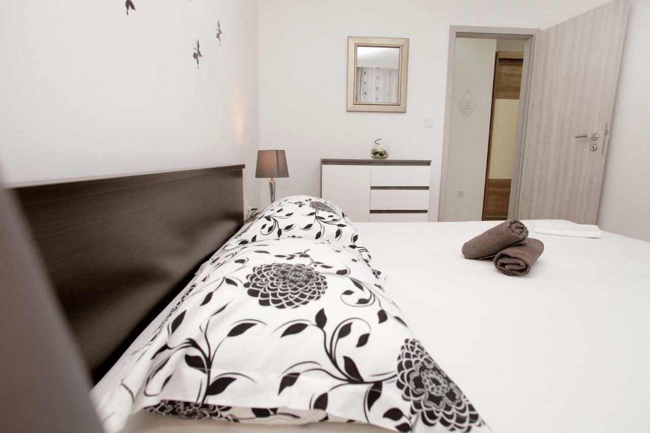 Apartments Viki Трогір Екстер'єр фото