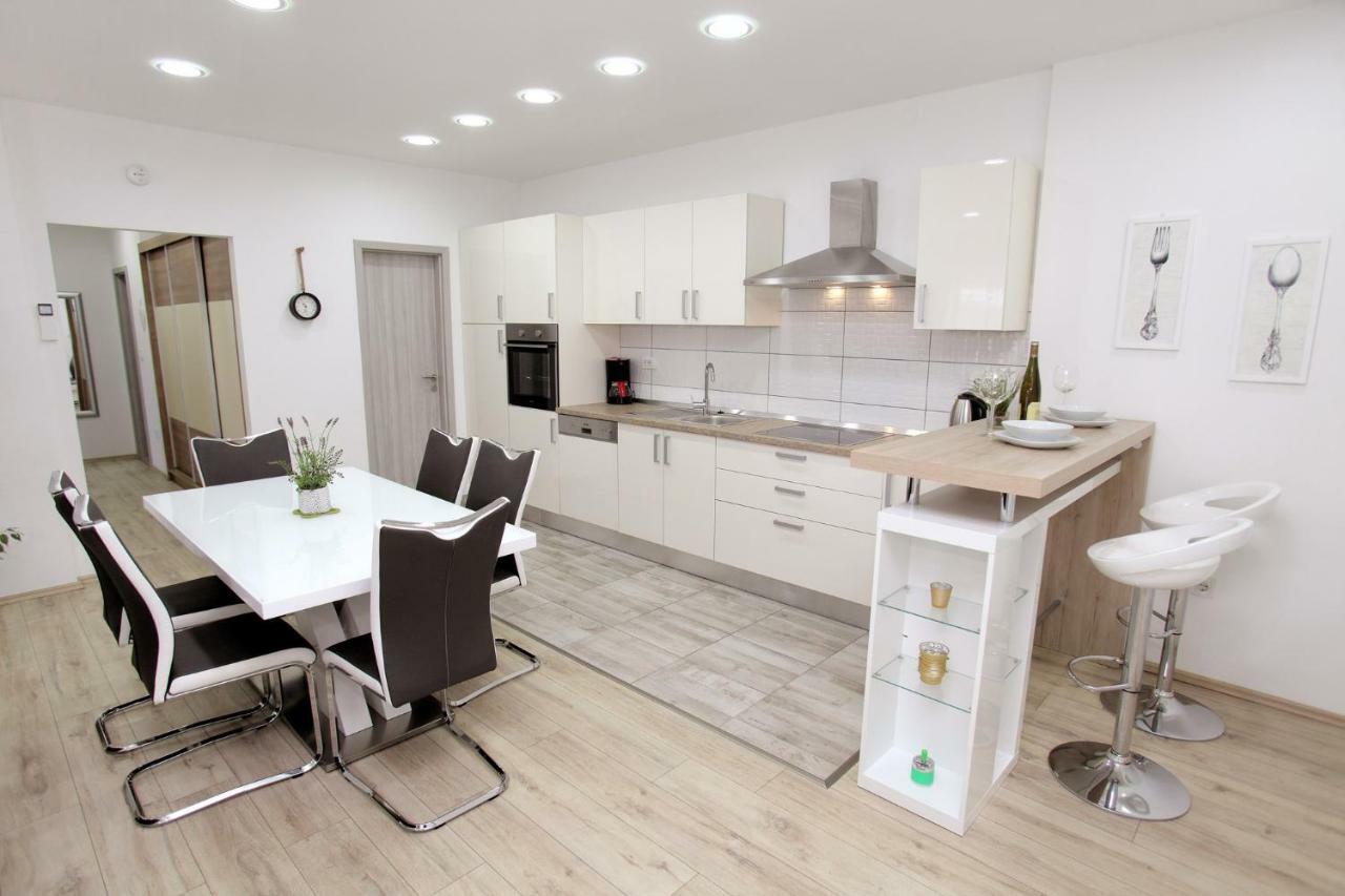 Apartments Viki Трогір Екстер'єр фото